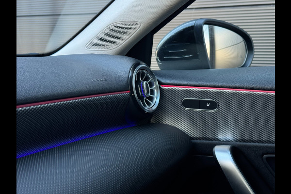 Mercedes-Benz A-Klasse 200 | Widescreen | Carplay | Sfeerverlichting | AMG velgen | Camera | Stoelver. | Dealer onderhouden | A200