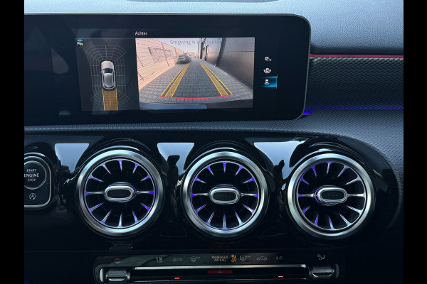 Mercedes-Benz A-Klasse 200 | Widescreen | Carplay | Sfeerverlichting | AMG velgen | Camera | Stoelver. | Dealer onderhouden | A200