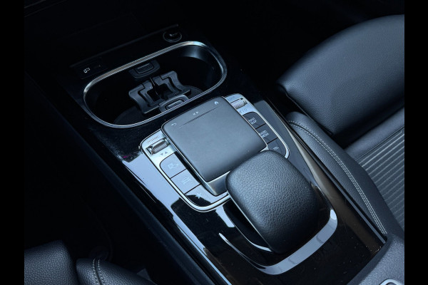 Mercedes-Benz A-Klasse 200 | Widescreen | Carplay | Sfeerverlichting | AMG velgen | Camera | Stoelver. | Dealer onderhouden | A200