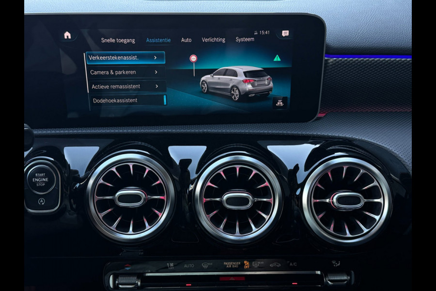Mercedes-Benz A-Klasse 200 | Widescreen | Carplay | Sfeerverlichting | AMG velgen | Camera | Stoelver. | Dealer onderhouden | A200