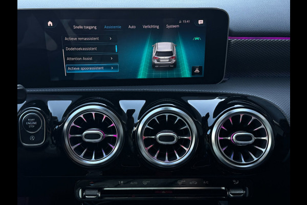 Mercedes-Benz A-Klasse 200 | Widescreen | Carplay | Sfeerverlichting | AMG velgen | Camera | Stoelver. | Dealer onderhouden | A200