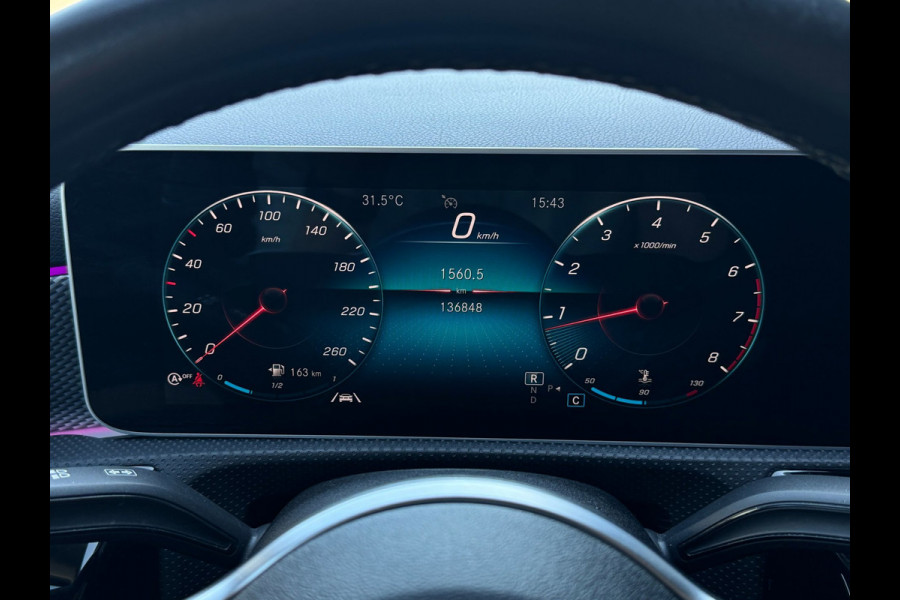 Mercedes-Benz A-Klasse 200 | Widescreen | Carplay | Sfeerverlichting | AMG velgen | Camera | Stoelver. | Dealer onderhouden | A200