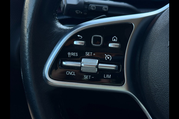 Mercedes-Benz A-Klasse 200 | Widescreen | Carplay | Sfeerverlichting | AMG velgen | Camera | Stoelver. | Dealer onderhouden | A200
