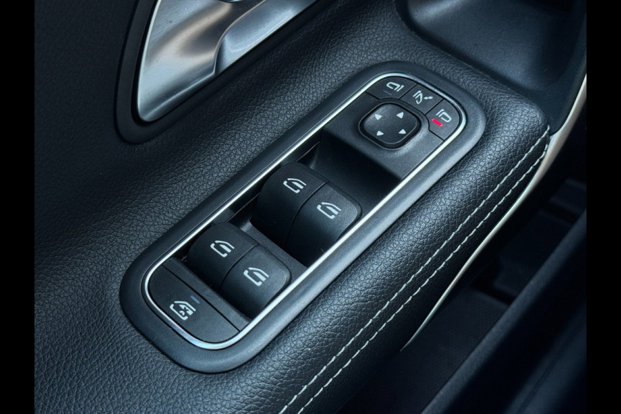Mercedes-Benz A-Klasse 200 | Widescreen | Carplay | Sfeerverlichting | AMG velgen | Camera | Stoelver. | Dealer onderhouden | A200