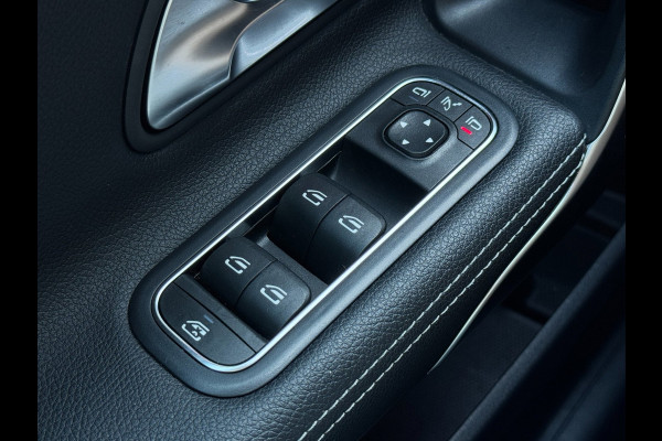 Mercedes-Benz A-Klasse 200 | Widescreen | Carplay | Sfeerverlichting | AMG velgen | Camera | Stoelver. | Dealer onderhouden | A200