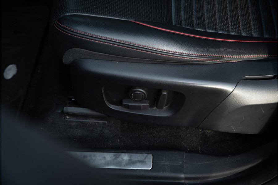 Land Rover Discovery Sport P200 2.0 R-Dynamic S Panodak Leer Navigatie Camera Trekhaak Elek Achterklep
