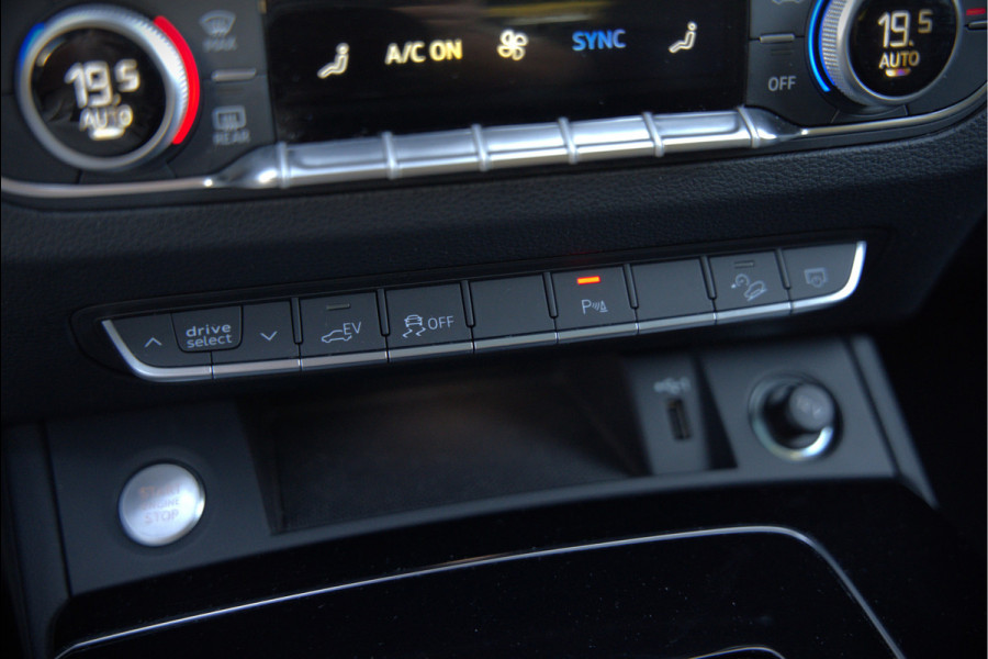 Audi Q5 50 TFSI e S edition Competition S-Line | Panoramadak | Stoelverwarming | Keyless | Matrix LED | Camera | Apple Carplay | Navigatie | Cruise Control | Ambiance Verlichting | SOH 100%
