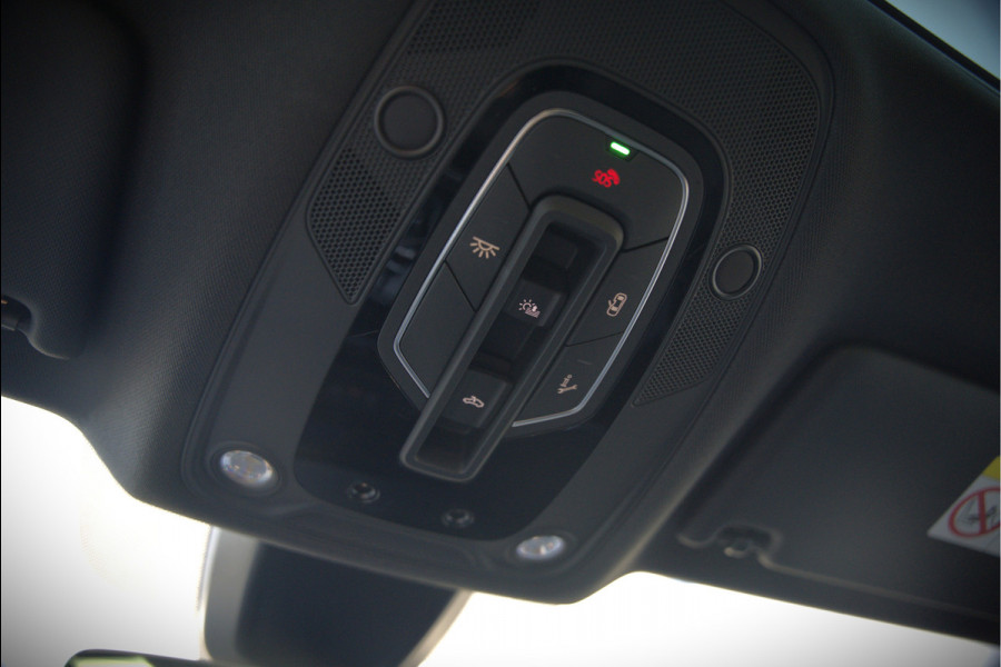 Audi Q5 50 TFSI e S edition Competition S-Line | Panoramadak | Stoelverwarming | Keyless | Matrix LED | Camera | Apple Carplay | Navigatie | Cruise Control | Ambiance Verlichting | SOH 100%