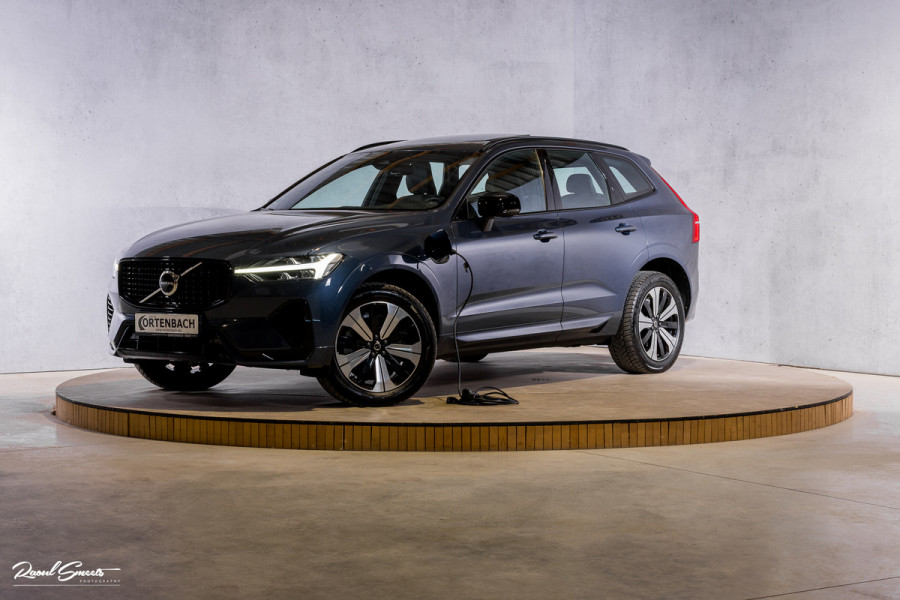 Volvo XC60 2.0 T6 Plug-in hybrid AWD Plus Dark | Panorama dak | Adaptieve cruise | Blis | Memory | Harman Kardon |