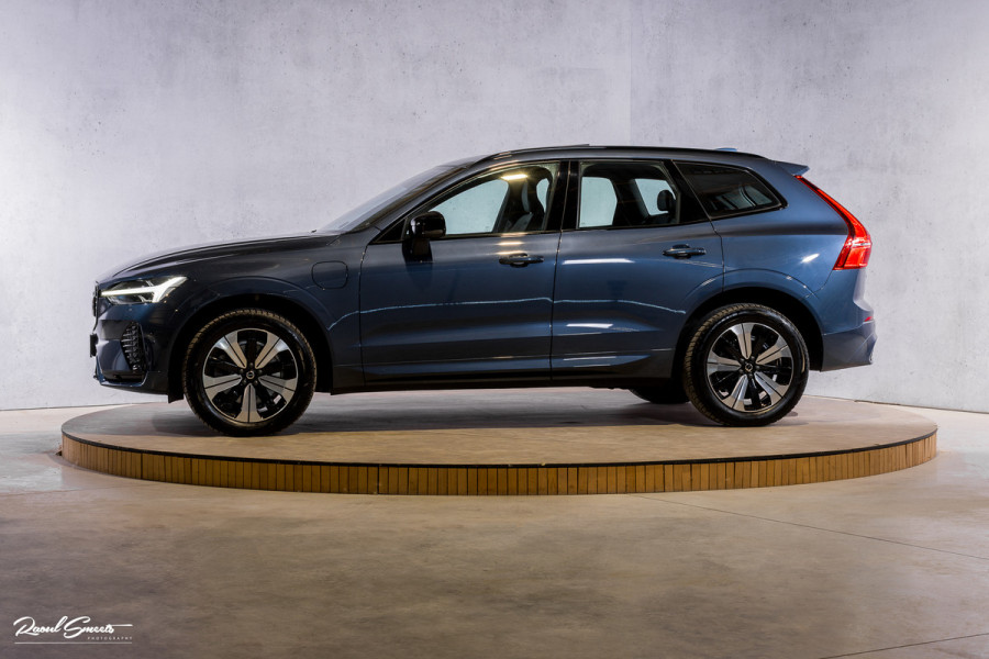 Volvo XC60 2.0 T6 Plug-in hybrid AWD Plus Dark | Panorama dak | Adaptieve cruise | Blis | Memory | Harman Kardon |