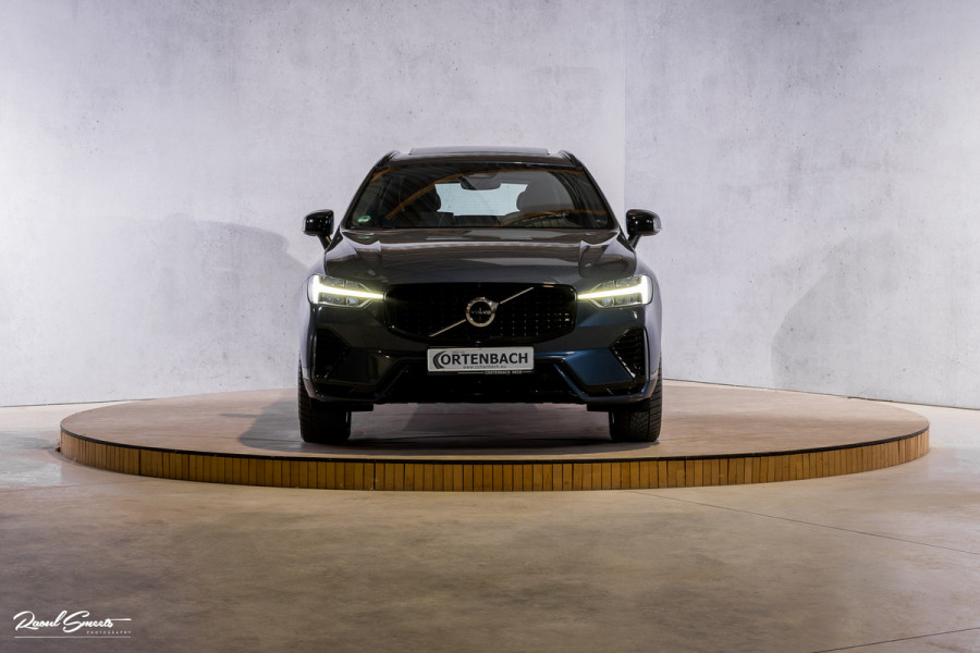 Volvo XC60 2.0 T6 Plug-in hybrid AWD Plus Dark | Panorama dak | Adaptieve cruise | Blis | Memory | Harman Kardon |