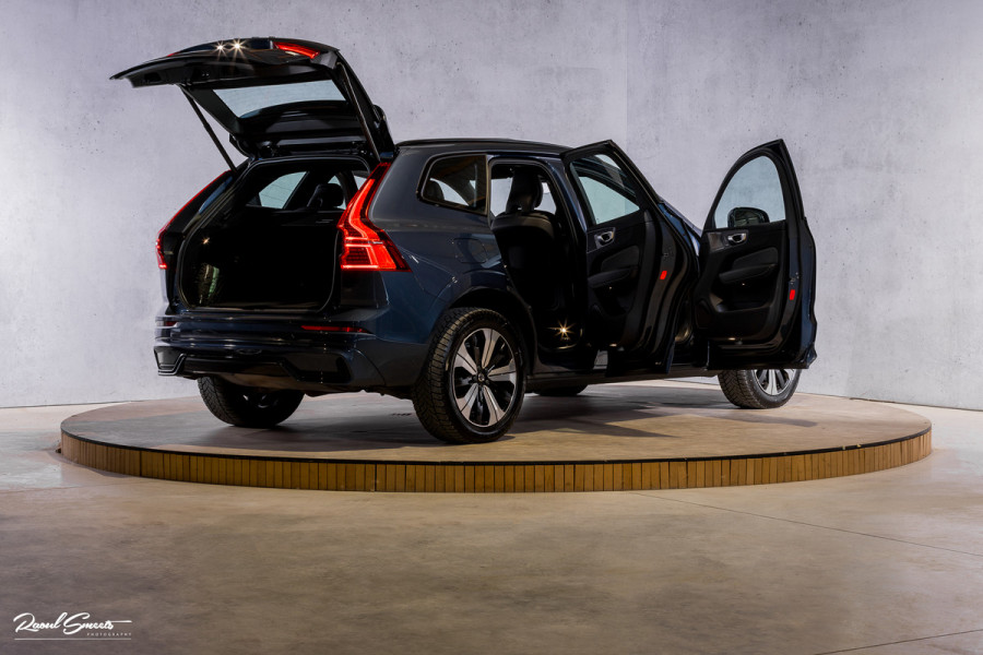 Volvo XC60 2.0 T6 Plug-in hybrid AWD Plus Dark | Panorama dak | Adaptieve cruise | Blis | Memory | Harman Kardon |