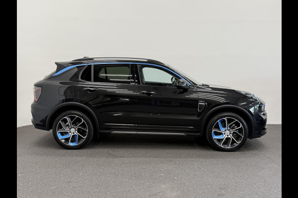 Lynk & Co 01 1.5 Panoramadak Navigatie Apple CarPlay Android Auto Camera Parkeerhulp Adaptive Cruise Control Dodehoekdetectie Stoelverwarming Climate Control Lichtmetalen velgen