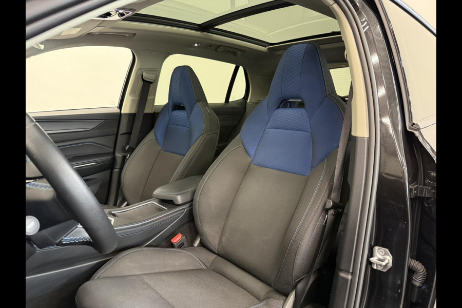 Lynk & Co 01 1.5 Panoramadak Navigatie Apple CarPlay Android Auto Camera Parkeerhulp Adaptive Cruise Control Dodehoekdetectie Stoelverwarming Climate Control Lichtmetalen velgen