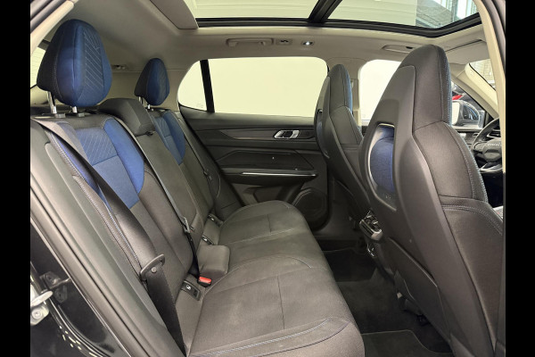 Lynk & Co 01 1.5 Panoramadak Navigatie Apple CarPlay Android Auto Camera Parkeerhulp Adaptive Cruise Control Dodehoekdetectie Stoelverwarming Climate Control Lichtmetalen velgen