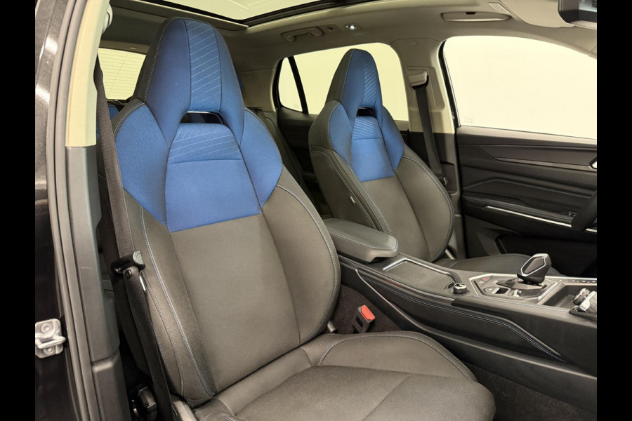 Lynk & Co 01 1.5 Panoramadak Navigatie Apple CarPlay Android Auto Camera Parkeerhulp Adaptive Cruise Control Dodehoekdetectie Stoelverwarming Climate Control Lichtmetalen velgen