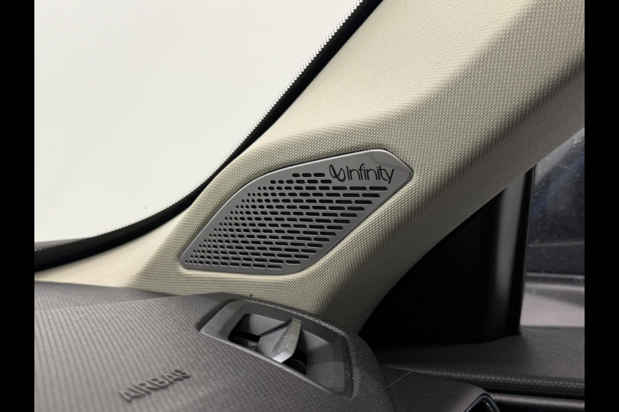 Lynk & Co 01 1.5 Panoramadak Navigatie Apple CarPlay Android Auto Camera Parkeerhulp Adaptive Cruise Control Dodehoekdetectie Stoelverwarming Climate Control Lichtmetalen velgen