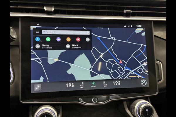 Lynk & Co 01 1.5 Panoramadak Navigatie Apple CarPlay Android Auto Camera Parkeerhulp Adaptive Cruise Control Dodehoekdetectie Stoelverwarming Climate Control Lichtmetalen velgen