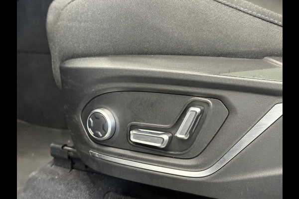 Lynk & Co 01 1.5 Panoramadak Navigatie Apple CarPlay Android Auto Camera Parkeerhulp Adaptive Cruise Control Dodehoekdetectie Stoelverwarming Climate Control Lichtmetalen velgen