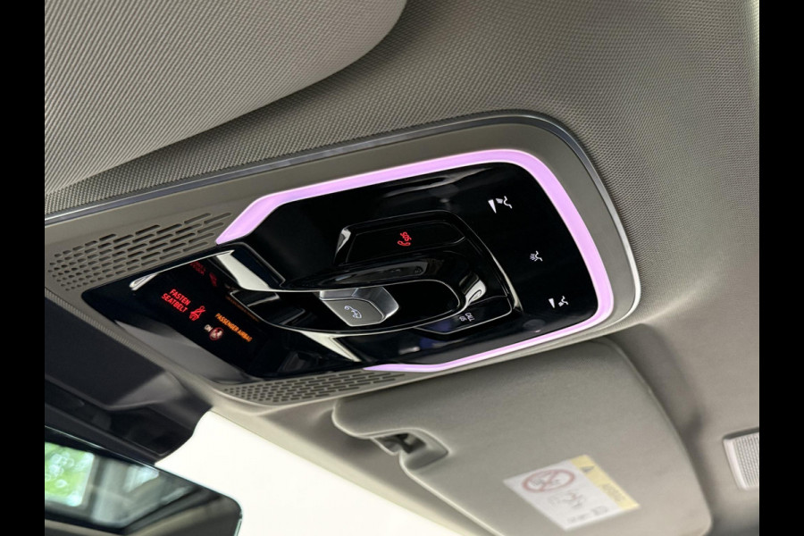 Lynk & Co 01 1.5 Panoramadak Navigatie Apple CarPlay Android Auto Camera Parkeerhulp Adaptive Cruise Control Dodehoekdetectie Stoelverwarming Climate Control Lichtmetalen velgen
