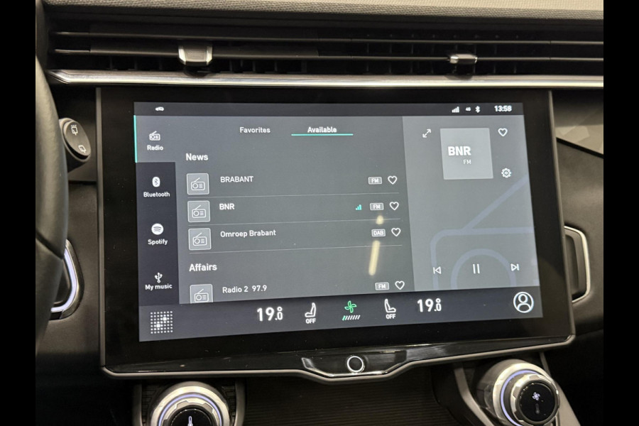 Lynk & Co 01 1.5 Panoramadak Navigatie Apple CarPlay Android Auto Camera Parkeerhulp Adaptive Cruise Control Dodehoekdetectie Stoelverwarming Climate Control Lichtmetalen velgen