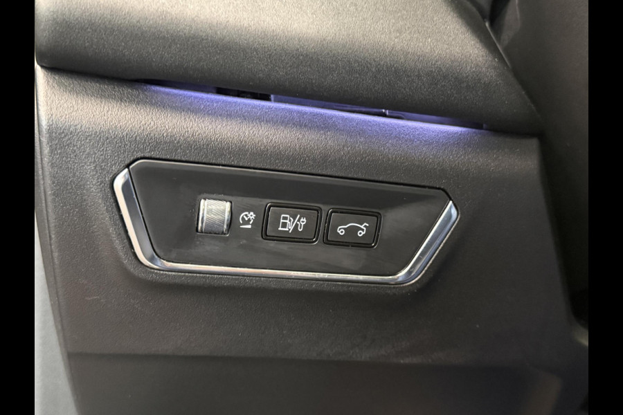 Lynk & Co 01 1.5 Panoramadak Navigatie Apple CarPlay Android Auto Camera Parkeerhulp Adaptive Cruise Control Dodehoekdetectie Stoelverwarming Climate Control Lichtmetalen velgen