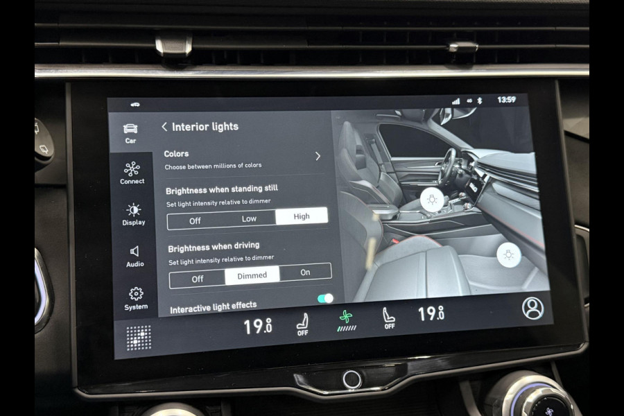 Lynk & Co 01 1.5 Panoramadak Navigatie Apple CarPlay Android Auto Camera Parkeerhulp Adaptive Cruise Control Dodehoekdetectie Stoelverwarming Climate Control Lichtmetalen velgen