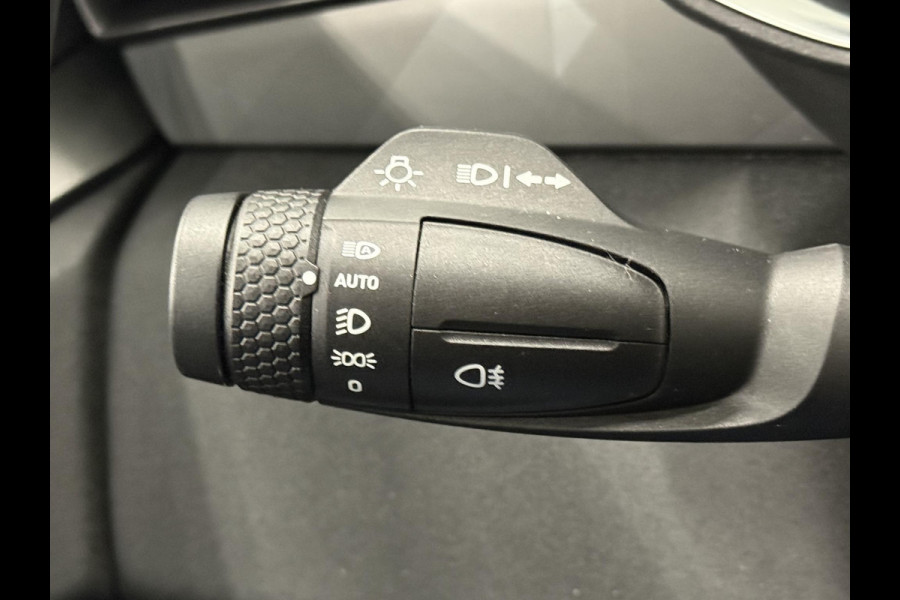 Lynk & Co 01 1.5 Panoramadak Navigatie Apple CarPlay Android Auto Camera Parkeerhulp Adaptive Cruise Control Dodehoekdetectie Stoelverwarming Climate Control Lichtmetalen velgen