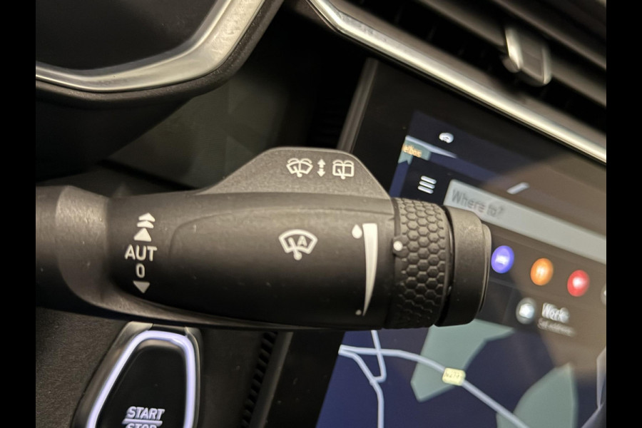 Lynk & Co 01 1.5 Panoramadak Navigatie Apple CarPlay Android Auto Camera Parkeerhulp Adaptive Cruise Control Dodehoekdetectie Stoelverwarming Climate Control Lichtmetalen velgen