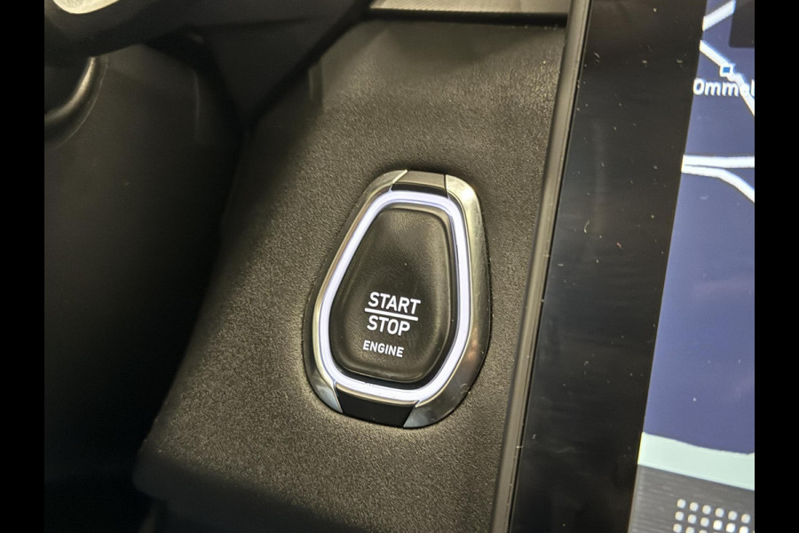 Lynk & Co 01 1.5 Panoramadak Navigatie Apple CarPlay Android Auto Camera Parkeerhulp Adaptive Cruise Control Dodehoekdetectie Stoelverwarming Climate Control Lichtmetalen velgen
