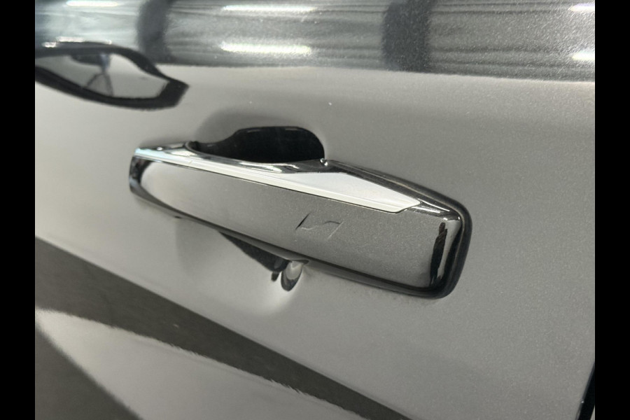 Lynk & Co 01 1.5 Panoramadak Navigatie Apple CarPlay Android Auto Camera Parkeerhulp Adaptive Cruise Control Dodehoekdetectie Stoelverwarming Climate Control Lichtmetalen velgen