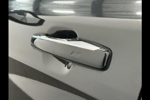 Lynk & Co 01 1.5 Panoramadak Navigatie Apple CarPlay Android Auto Camera Parkeerhulp Adaptive Cruise Control Dodehoekdetectie Stoelverwarming Climate Control Lichtmetalen velgen