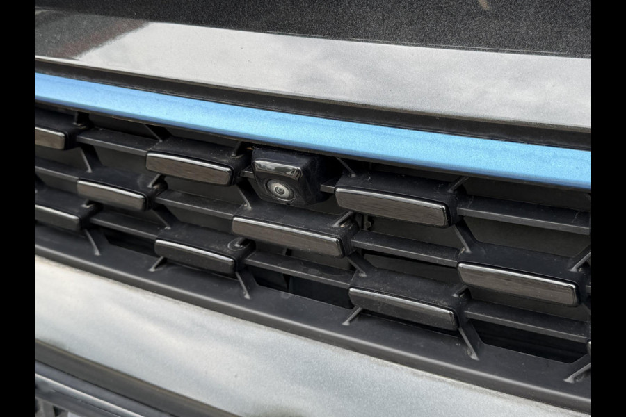 Lynk & Co 01 1.5 Panoramadak Navigatie Apple CarPlay Android Auto Camera Parkeerhulp Adaptive Cruise Control Dodehoekdetectie Stoelverwarming Climate Control Lichtmetalen velgen