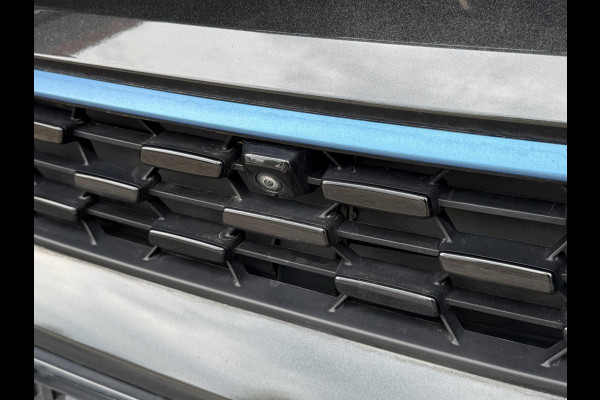 Lynk & Co 01 1.5 Panoramadak Navigatie Apple CarPlay Android Auto Camera Parkeerhulp Adaptive Cruise Control Dodehoekdetectie Stoelverwarming Climate Control Lichtmetalen velgen