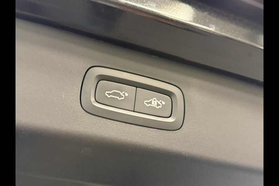 Lynk & Co 01 1.5 Panoramadak Navigatie Apple CarPlay Android Auto Camera Parkeerhulp Adaptive Cruise Control Dodehoekdetectie Stoelverwarming Climate Control Lichtmetalen velgen