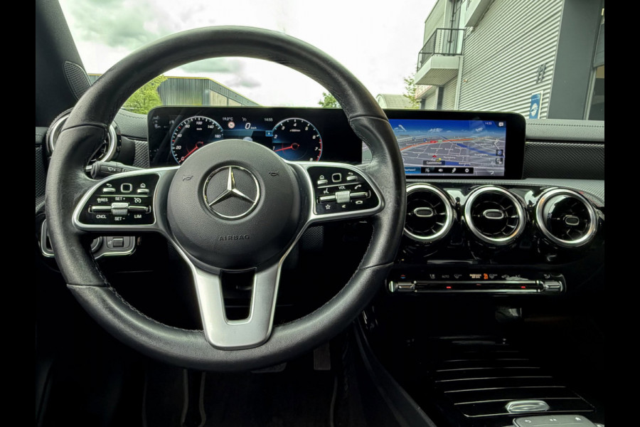 Mercedes-Benz CLA-Klasse Shooting Brake 180 Advantage Digitaal Dashboord I Navigatie / Apple CarPlay I 1/2 Leer I Dealer onderh.
