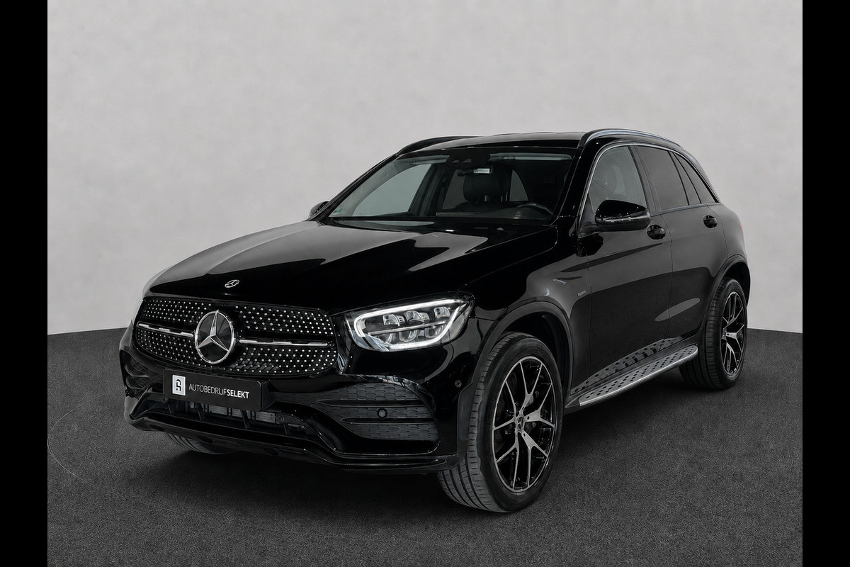 Mercedes-Benz GLC 300e 4MATIC AMG Night | Trekhaak | Camera | Carplay | Treeplanken | Dealer onderhouden