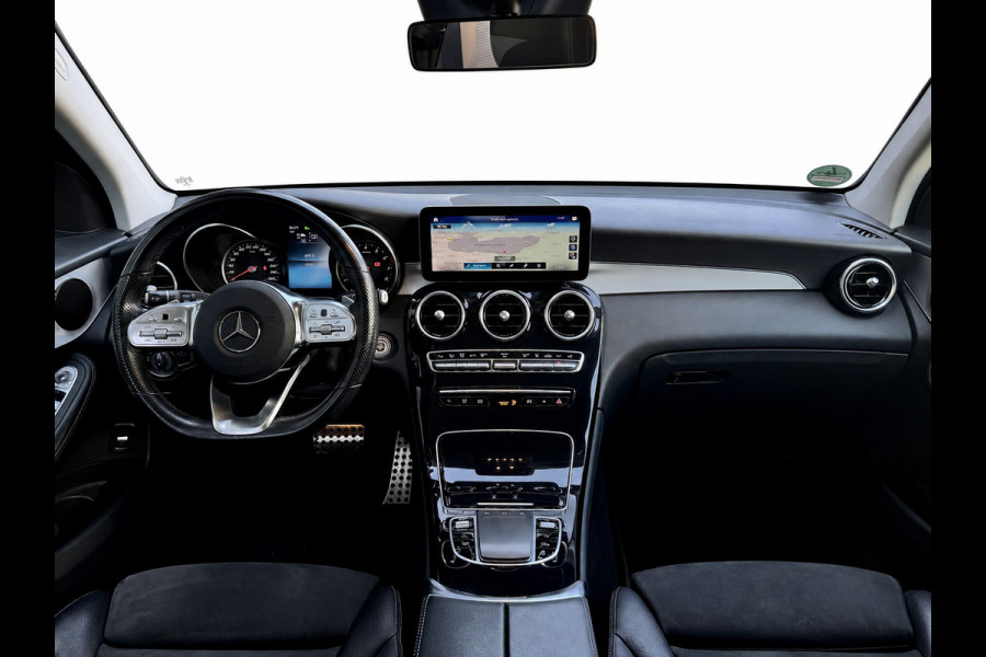 Mercedes-Benz GLC 300e 4MATIC AMG Night | Trekhaak | Camera | Carplay | Treeplanken | Dealer onderhouden