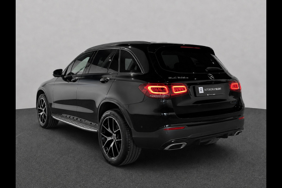 Mercedes-Benz GLC 300e 4MATIC AMG Night | Trekhaak | Camera | Carplay | Treeplanken | Dealer onderhouden