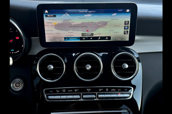 Mercedes-Benz GLC 300e 4MATIC AMG Night | Trekhaak | Camera | Carplay | Treeplanken | Dealer onderhouden