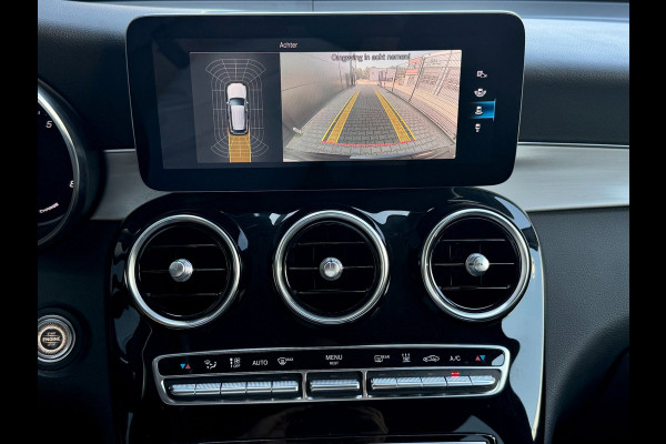 Mercedes-Benz GLC 300e 4MATIC AMG Night | Trekhaak | Camera | Carplay | Treeplanken | Dealer onderhouden