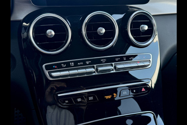 Mercedes-Benz GLC 300e 4MATIC AMG Night | Trekhaak | Camera | Carplay | Treeplanken | Dealer onderhouden