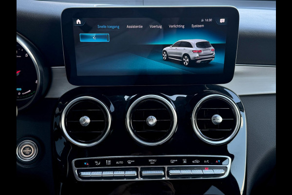 Mercedes-Benz GLC 300e 4MATIC AMG Night | Trekhaak | Camera | Carplay | Treeplanken | Dealer onderhouden