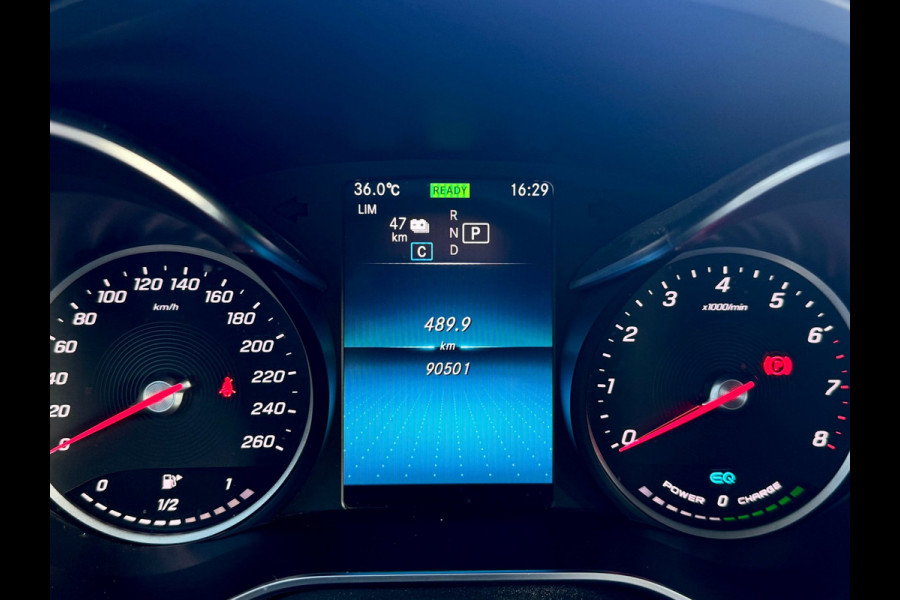 Mercedes-Benz GLC 300e 4MATIC AMG Night | Trekhaak | Camera | Carplay | Treeplanken | Dealer onderhouden