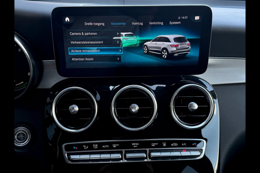 Mercedes-Benz GLC 300e 4MATIC AMG Night | Trekhaak | Camera | Carplay | Treeplanken | Dealer onderhouden