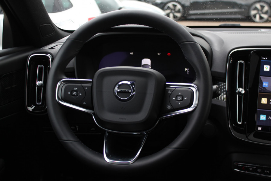 Volvo XC40 Recharge P8 AWD R-Design / Trekhaak / Panoramadak / Camera / Keyless / Harman Kardon / 19'' / Half leder / Stuur+Stoelverwarming / DAB / Dodehoek / ACC