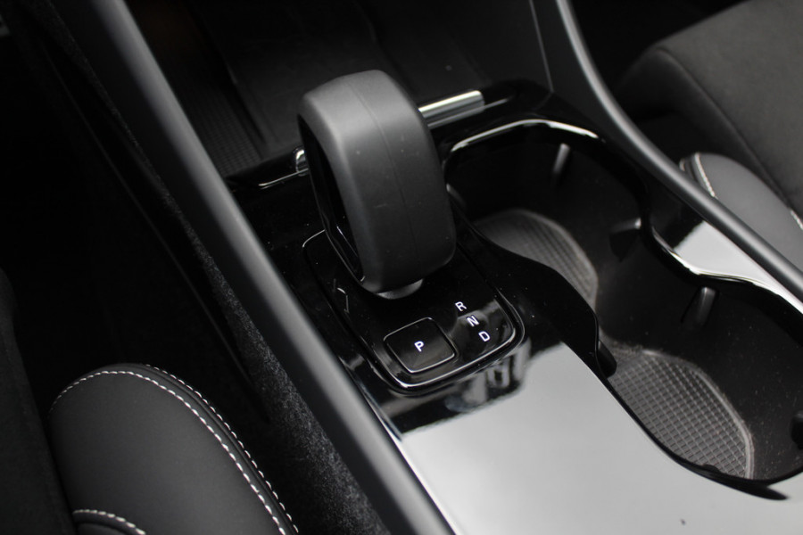 Volvo XC40 Recharge P8 AWD R-Design / Trekhaak / Panoramadak / Camera / Keyless / Harman Kardon / 19'' / Half leder / Stuur+Stoelverwarming / DAB / Dodehoek / ACC