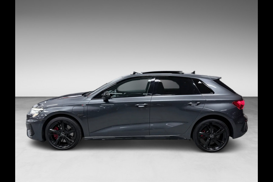 Audi A3 Sportback 45 TFSI e 3 X S-LINE S3 LOOK RS-STOELEN PANO/SFEERVERL/V-COCKPIT/NAVI/CARPLAY/DAB///