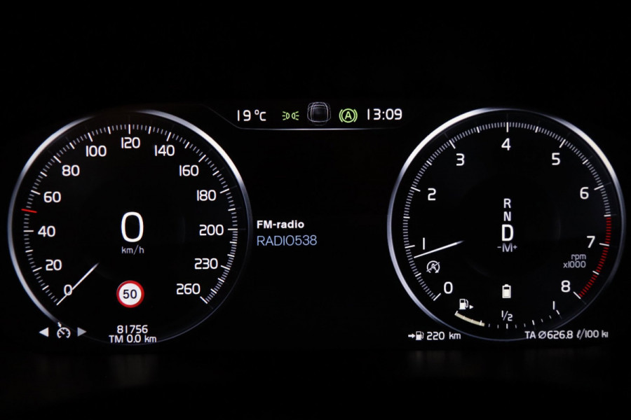 Volvo XC60 2.0 B5 / PANO / ACC / CAMERA / KEYLESS / STUUR+STOELVERW