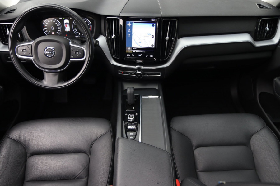 Volvo XC60 2.0 B5 / PANO / ACC / CAMERA / KEYLESS / STUUR+STOELVERW